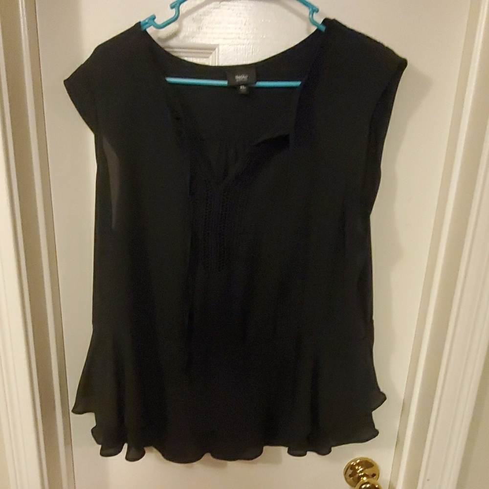 Cap sleeve black top